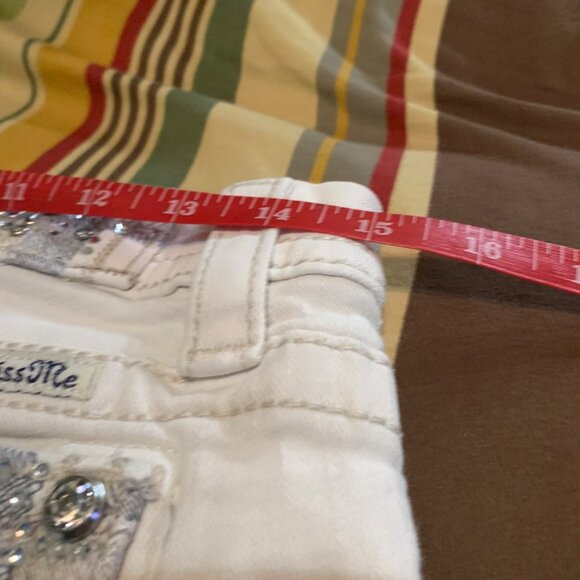 Miss Me Women's Shorts White Distressed Rhinestone Pockets Sz 27 (30 measured) - Picture 9 of 15